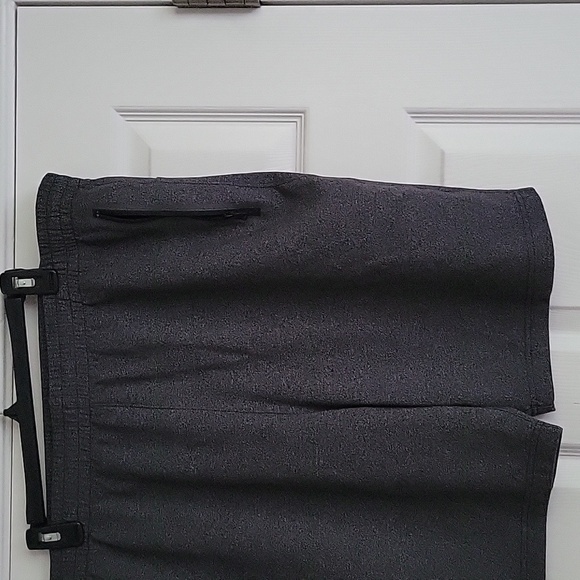 Old Navy Active 4 Way Stretch Men's Shorts - Picture 3 of 10